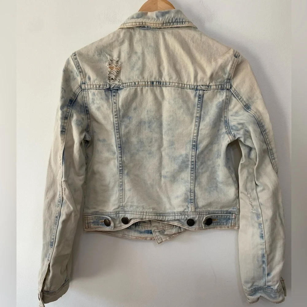 Free People Jones Tie Dye Blue Rumors Denim Jacket Distressed Light Women’s 6 - Picture 7 of 10